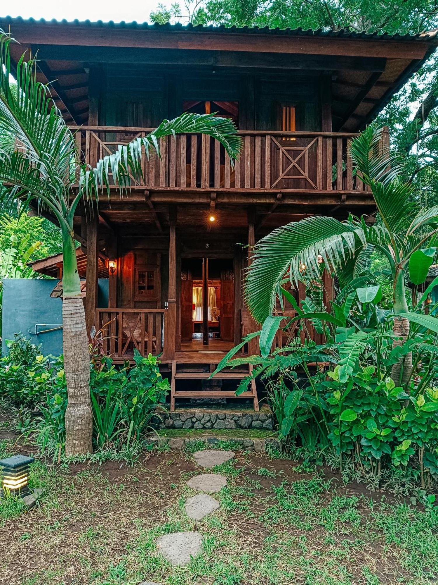 Alaya Ecolodge Pemuteran Exteriör bild