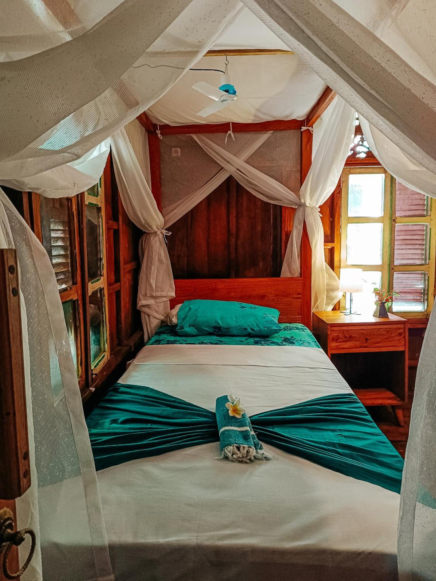 Alaya Ecolodge Pemuteran Exteriör bild