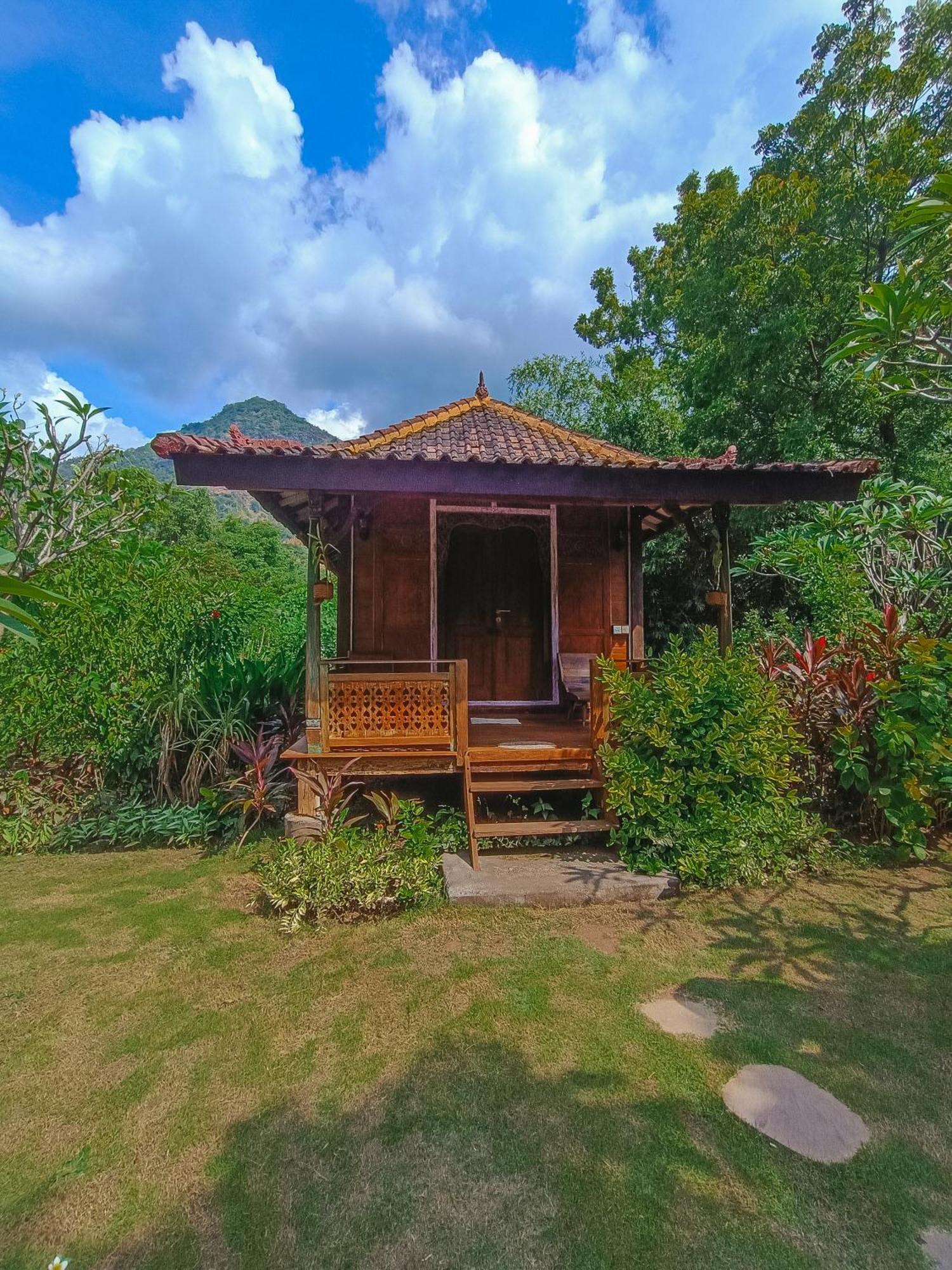 Alaya Ecolodge Pemuteran Exteriör bild